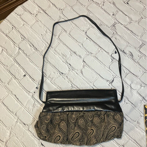 Cynthia Matthews Crossbody Purse - Picture 2 of 5